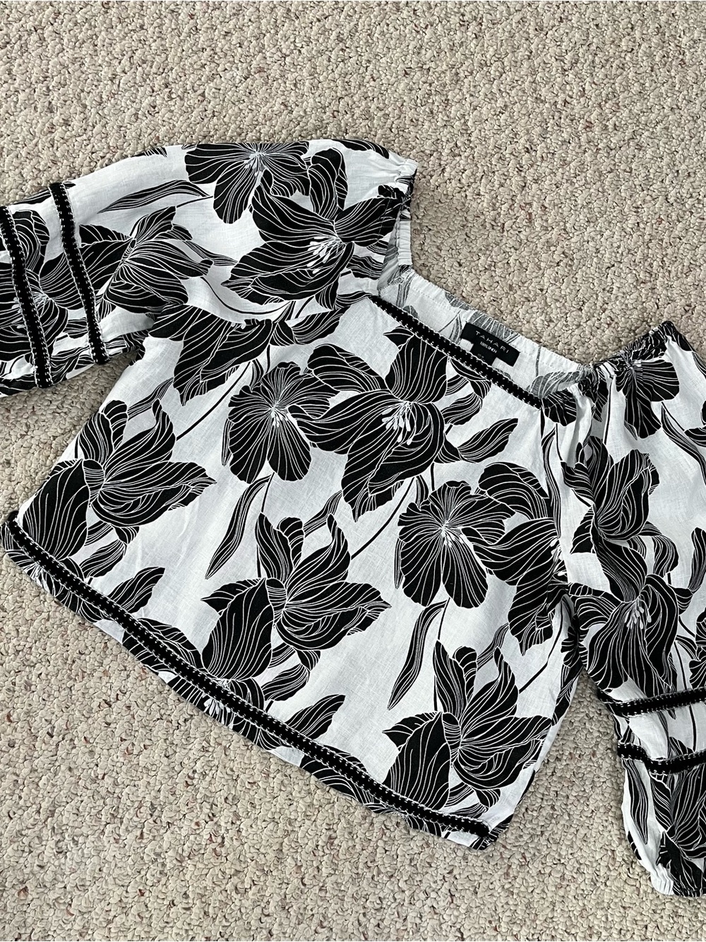 Tahari 100% Linen Floral Blouse Black & White Peasant Top Boho Puff Sleeves M